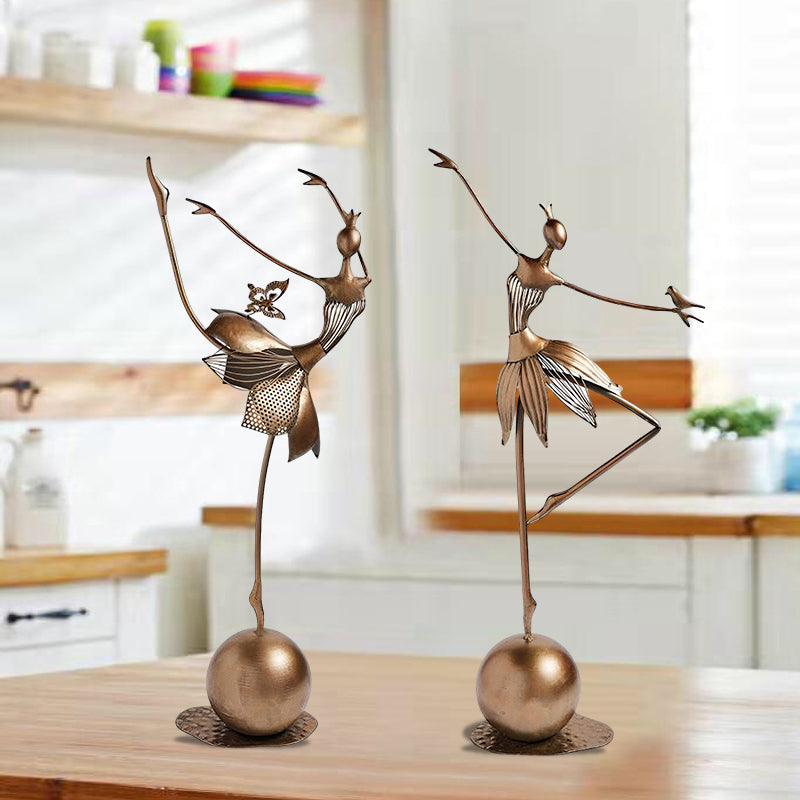 Sjarmerende dansende hagejente