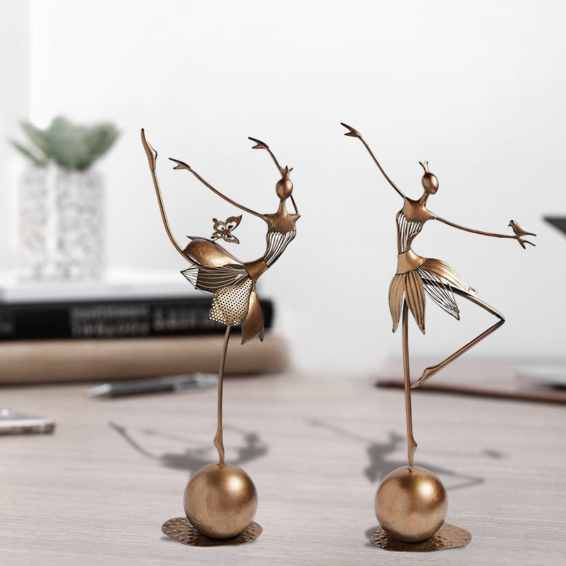 Sjarmerende dansende hagejente