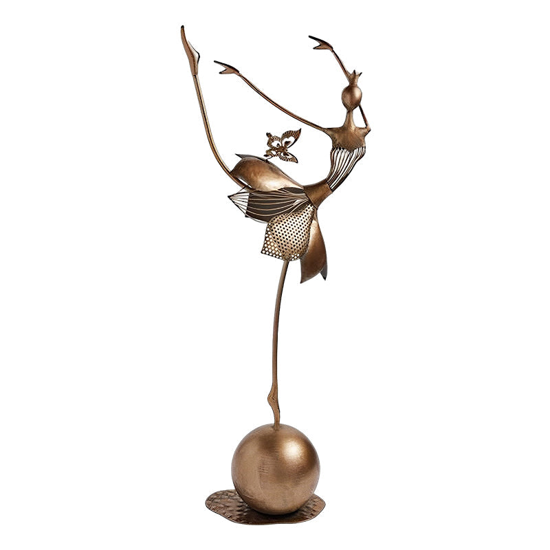 Sjarmerende dansende hagejente