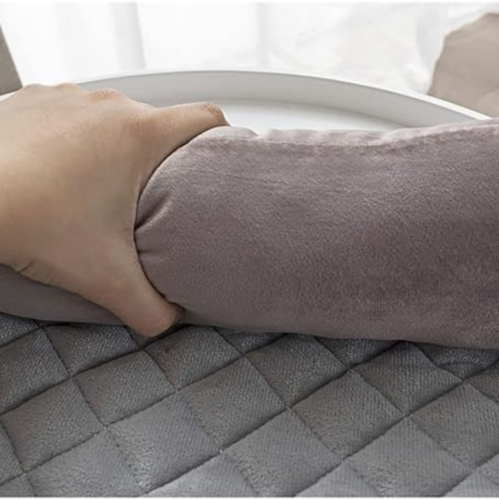 Quiltet sofabeskytter til kjæledyr med kant