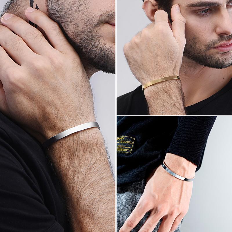Justerbart armbånd med gravert melding