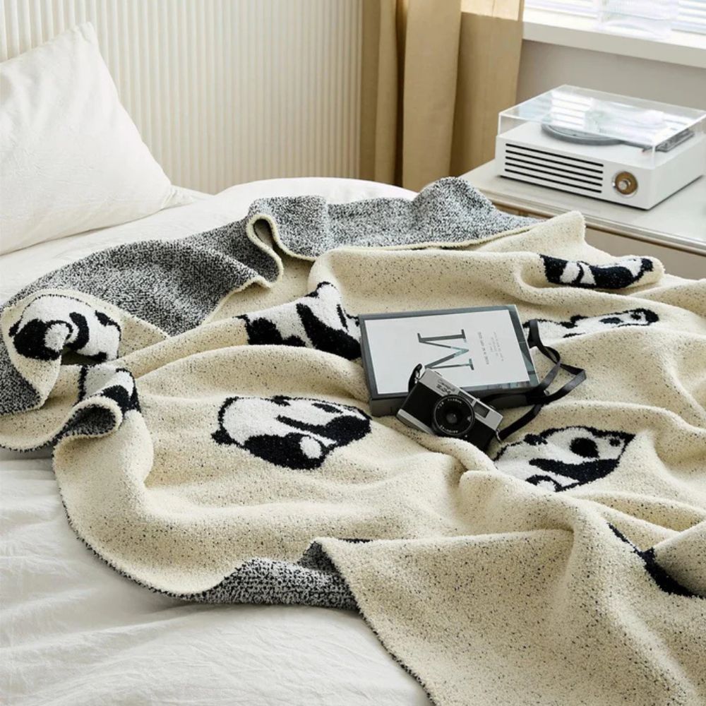 Kawaii strikkepledd med panda