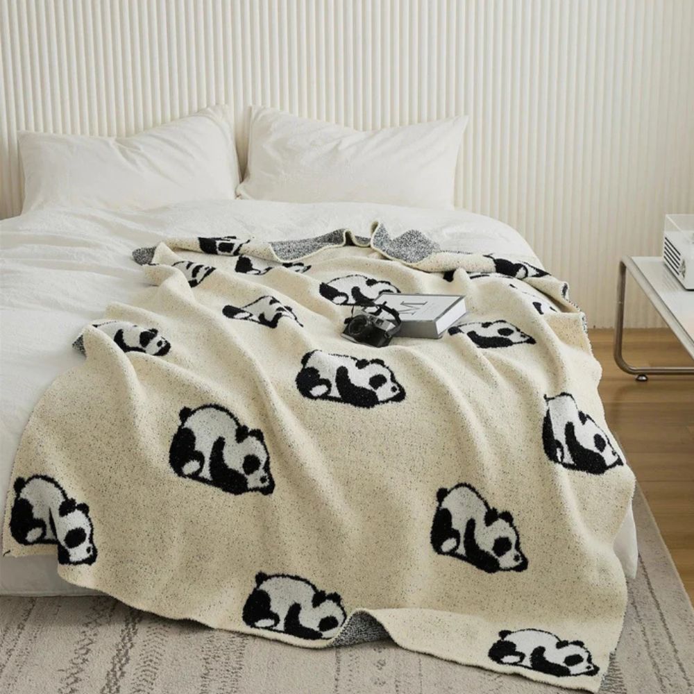 Kawaii strikkepledd med panda