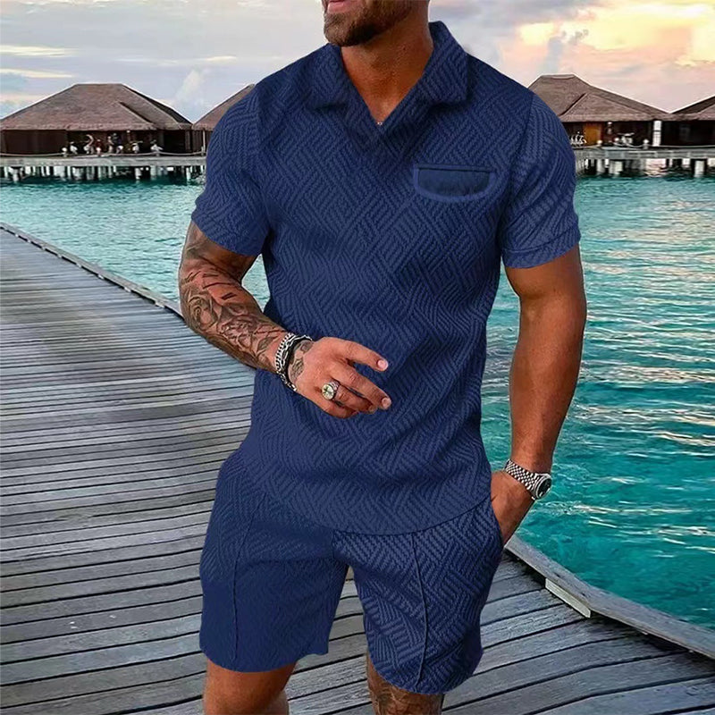 Uformelt trykt sæt med polo T-shirt og shorts til mænd