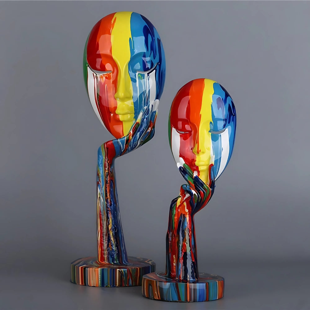 Fargerik kunstskulptur av kvinnelig tenker