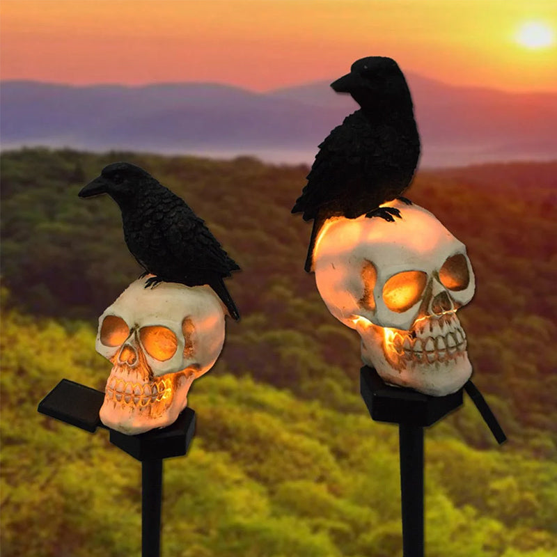 Lampe med hodeskalle og kråke