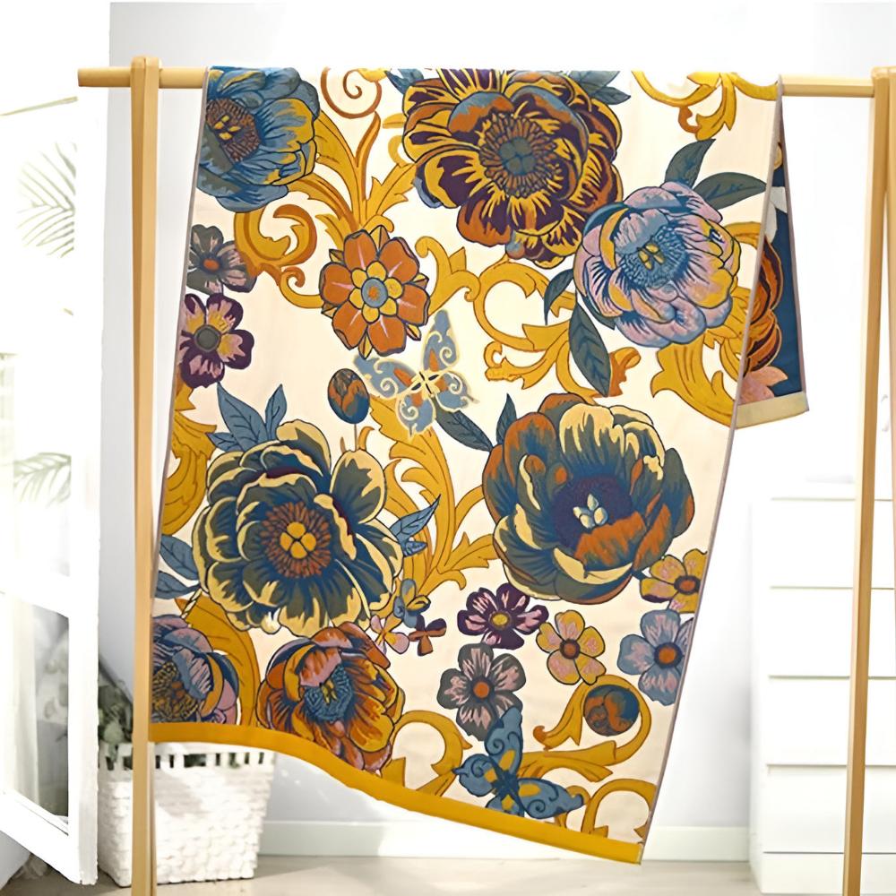 Vendbart badehåndkle med blomstrende blomster