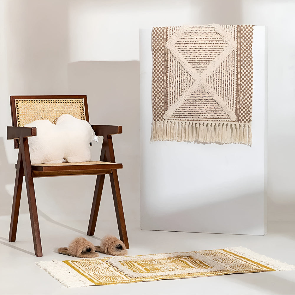 Beige teppe med tekstur, frynser og dusker – 24"x35"