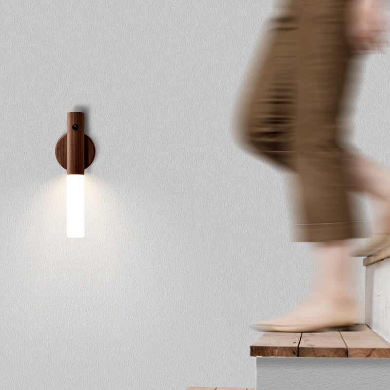 360° roterbar LED - vegglampe i tre - NordHjem