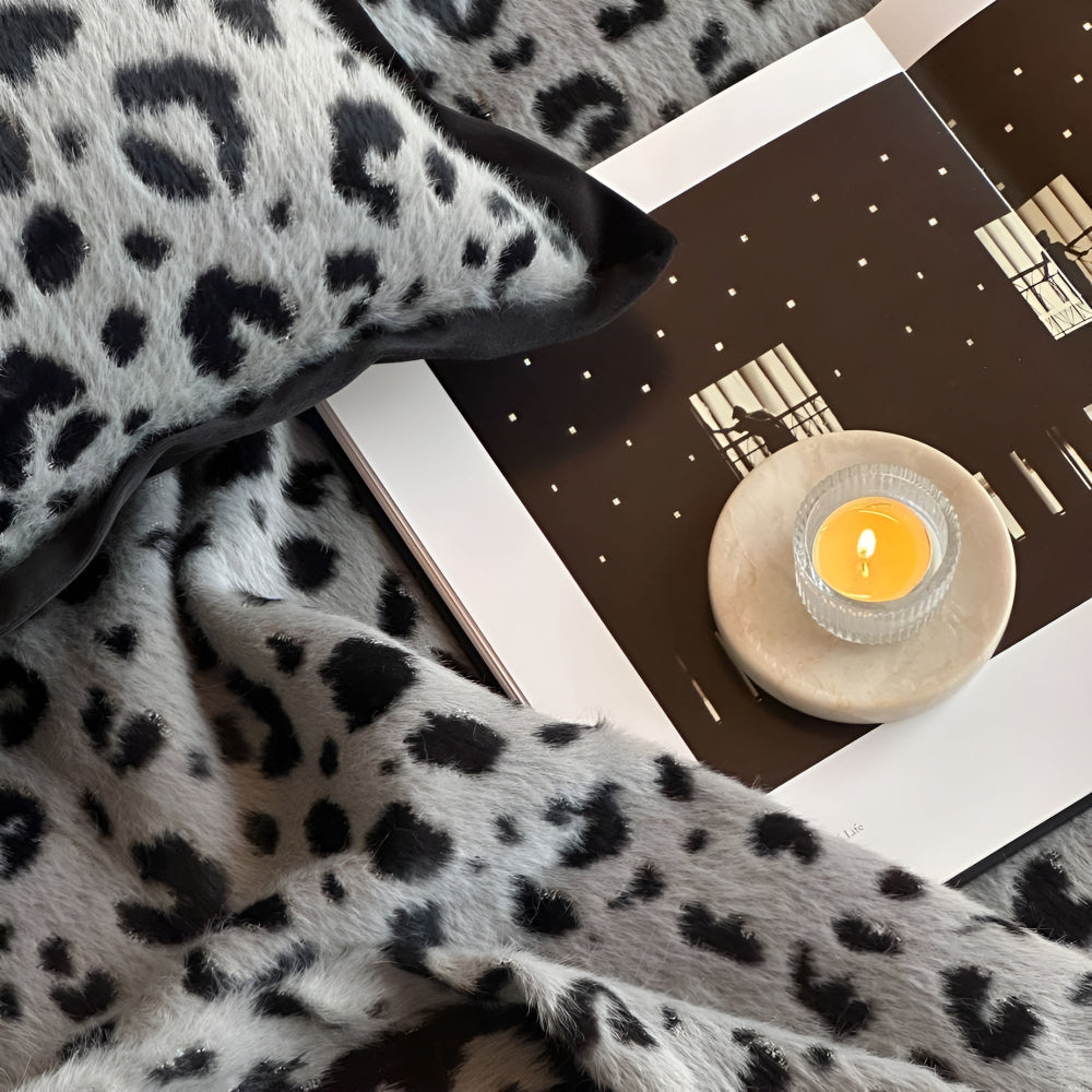 Frodig fleecepledd med leopardmønster