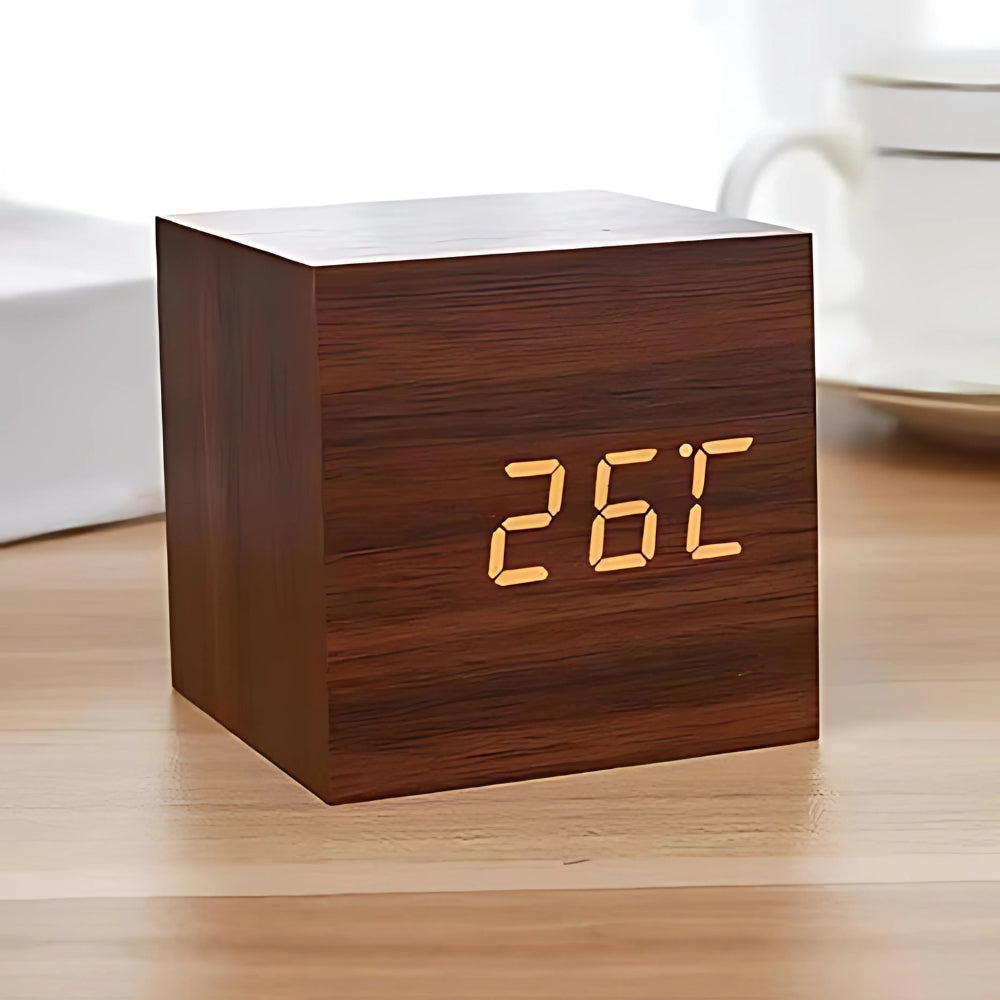 Moderne LED-vekkerklokke i kubeform – Mørk Wood