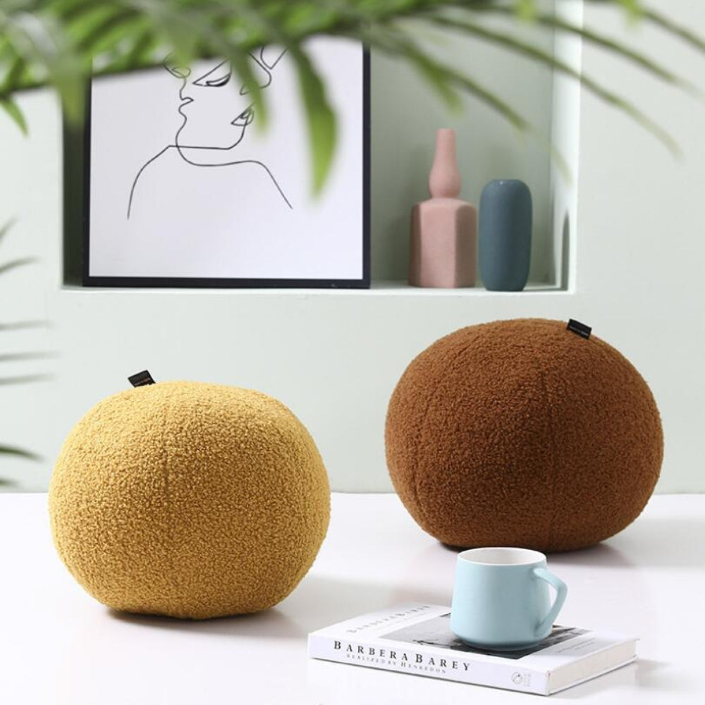 Ballformet plysjpute i bouclé