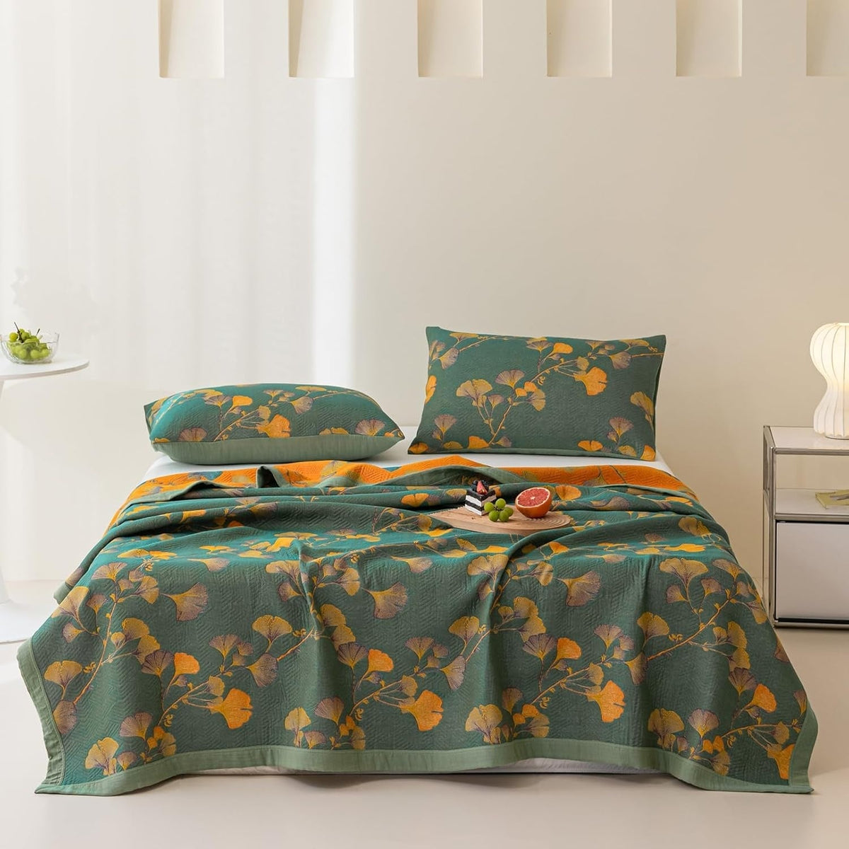 Vendbart sengeteppe med jacquard og ginkgoblader – Full