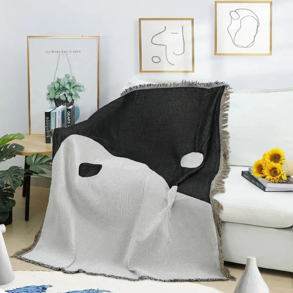 Kunstnerisk veggpledd med yin og yang