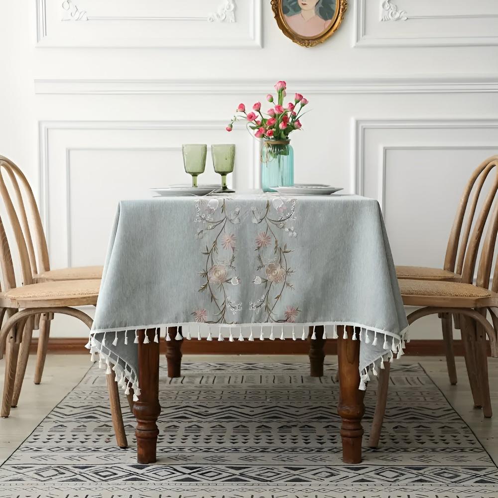 Elegant duk med vevde blomster