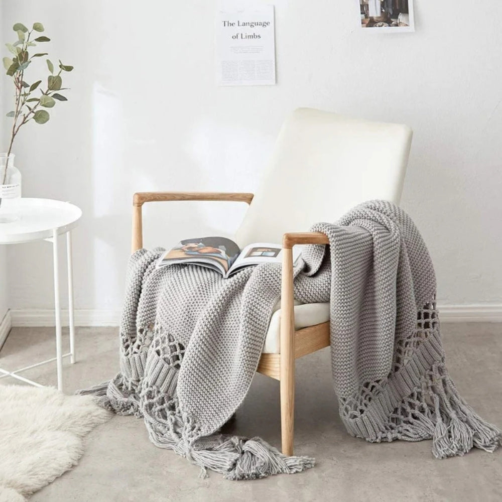 Lunt strikket og vevd pledd med dusker – Country Beige