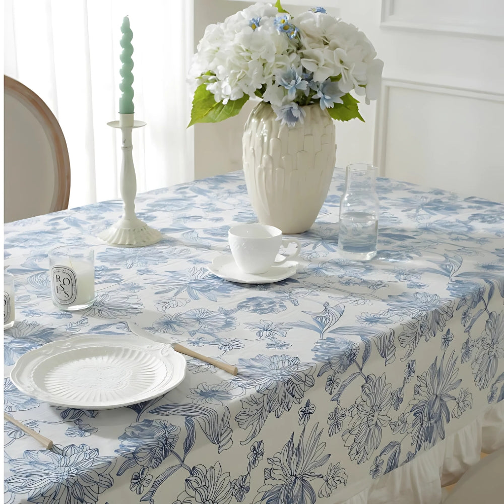 Delfina blå blondeduk med blomster