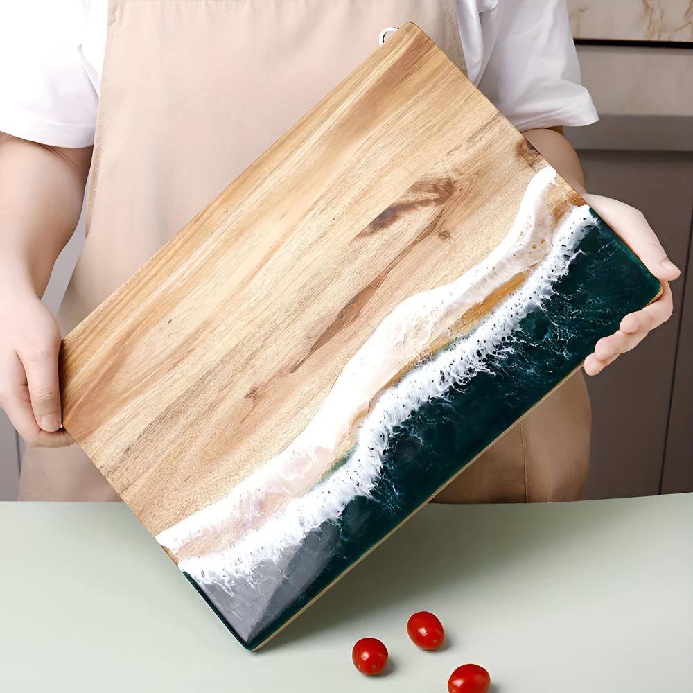 Skjærebrett i akasietre med havbølge i resin