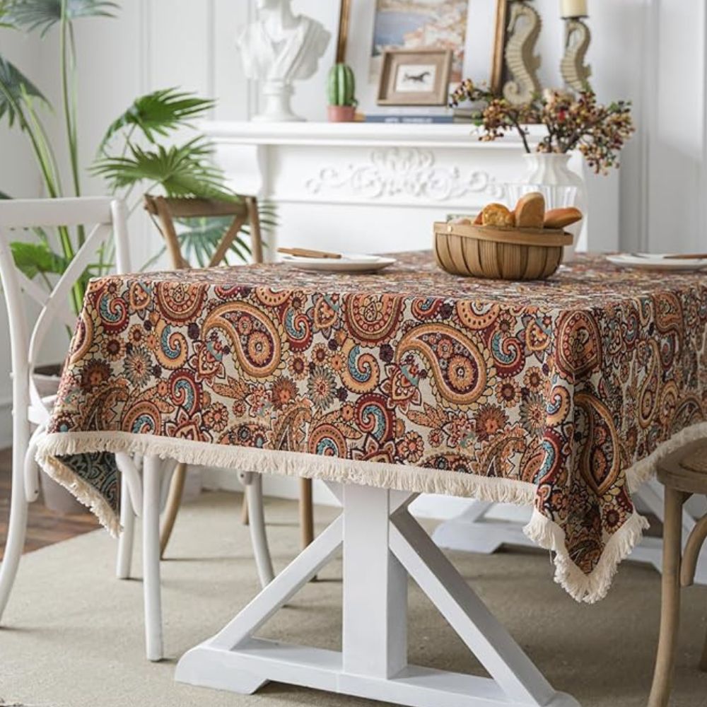 Duk med ravfarget paisley og dusker – 55"x63"