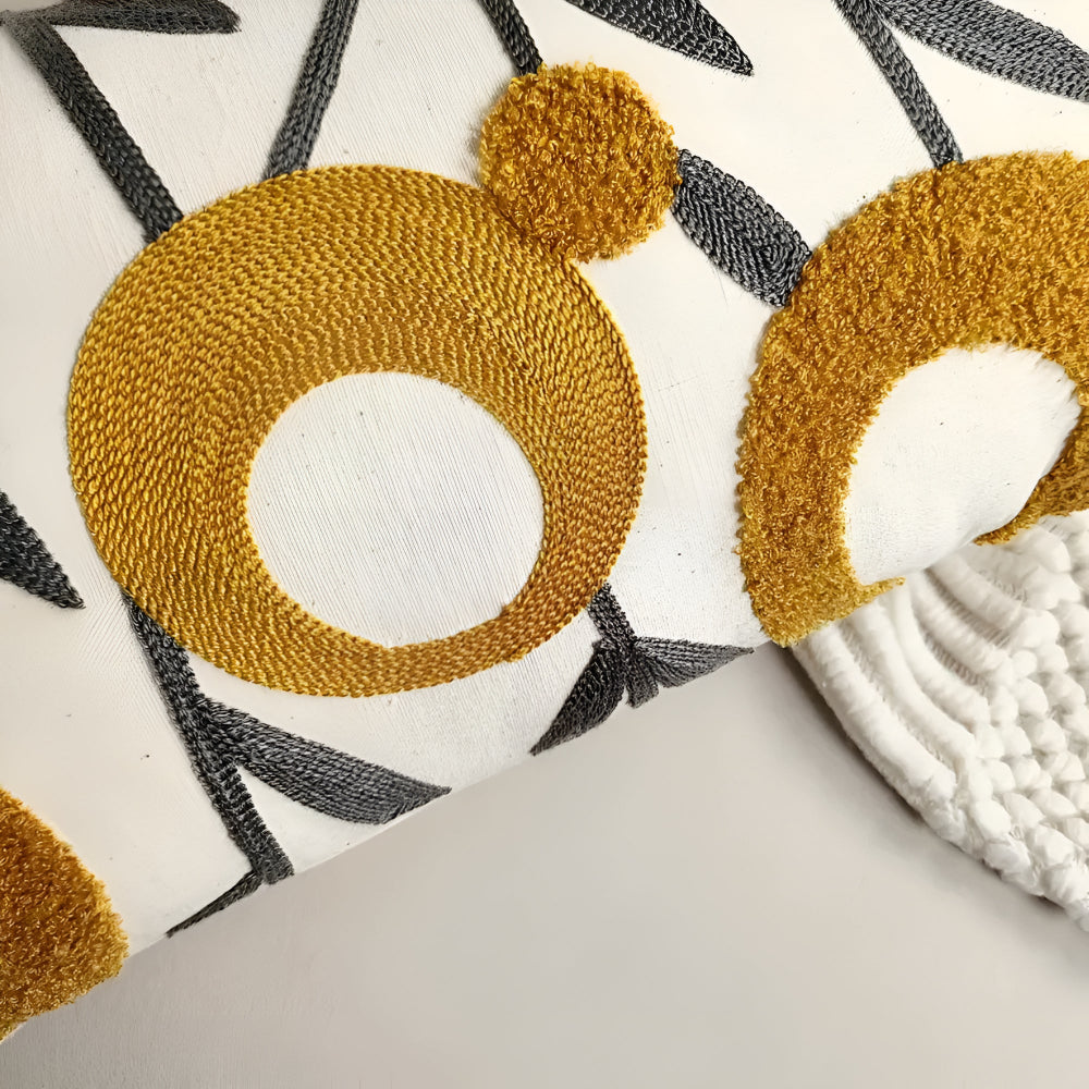 Brodert putetrekk med blomsteressens