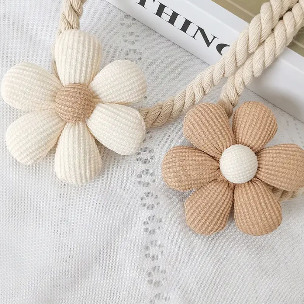 Magnetisk gardinholder med delikate blomster | Sett med 2