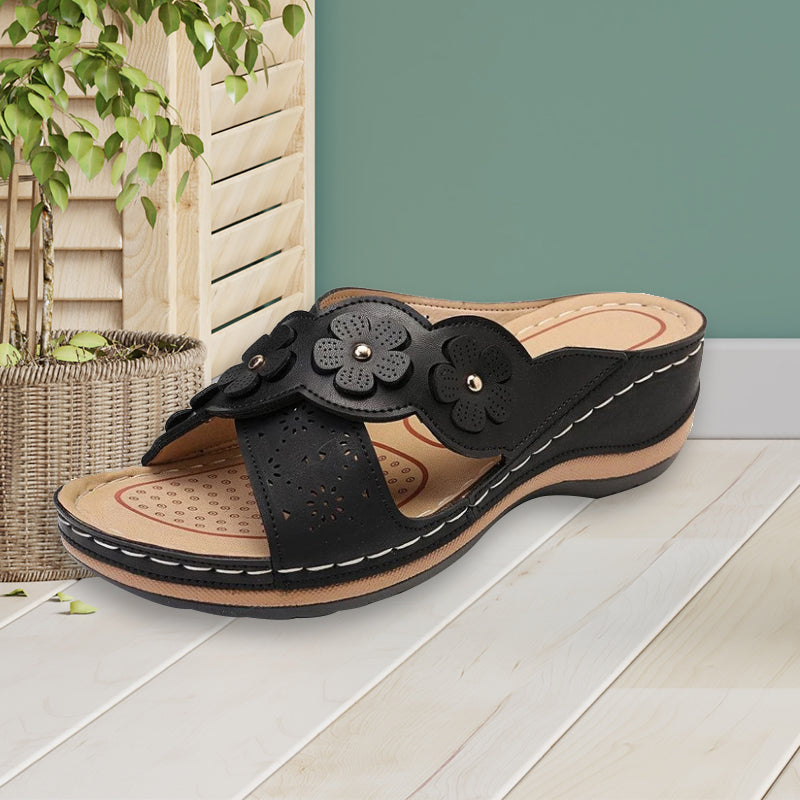 Ensfargede sandaler med blomster-design
