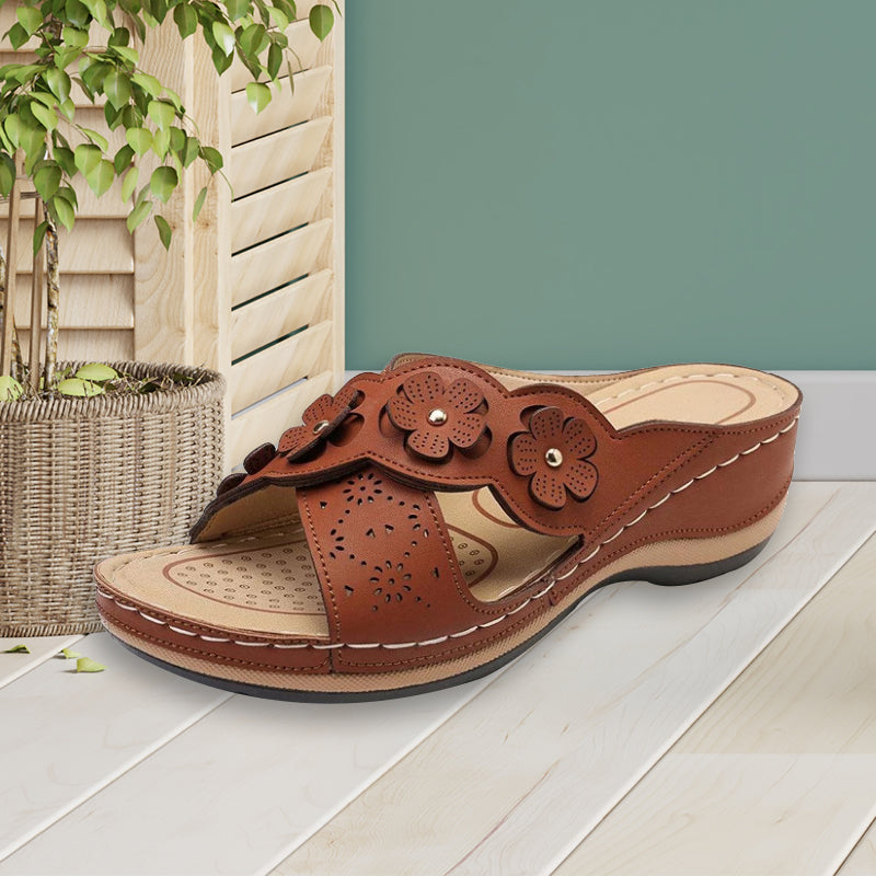 Ensfargede sandaler med blomster-design