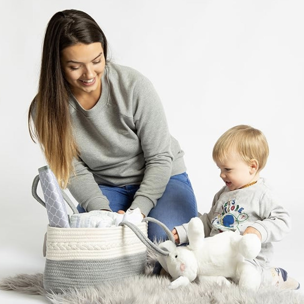 Flettet grå organisator til babyutstyr