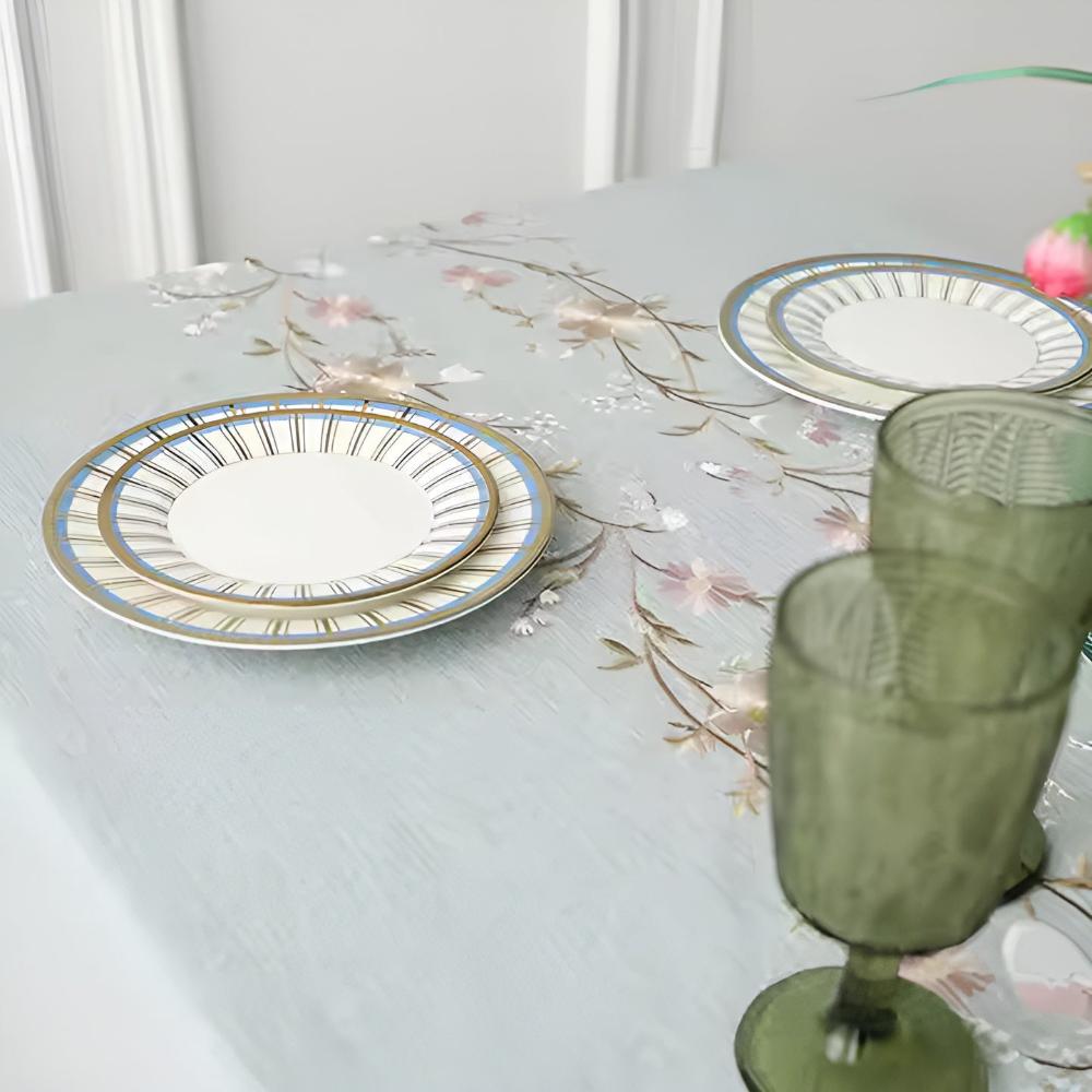 Elegant duk med vevde blomster