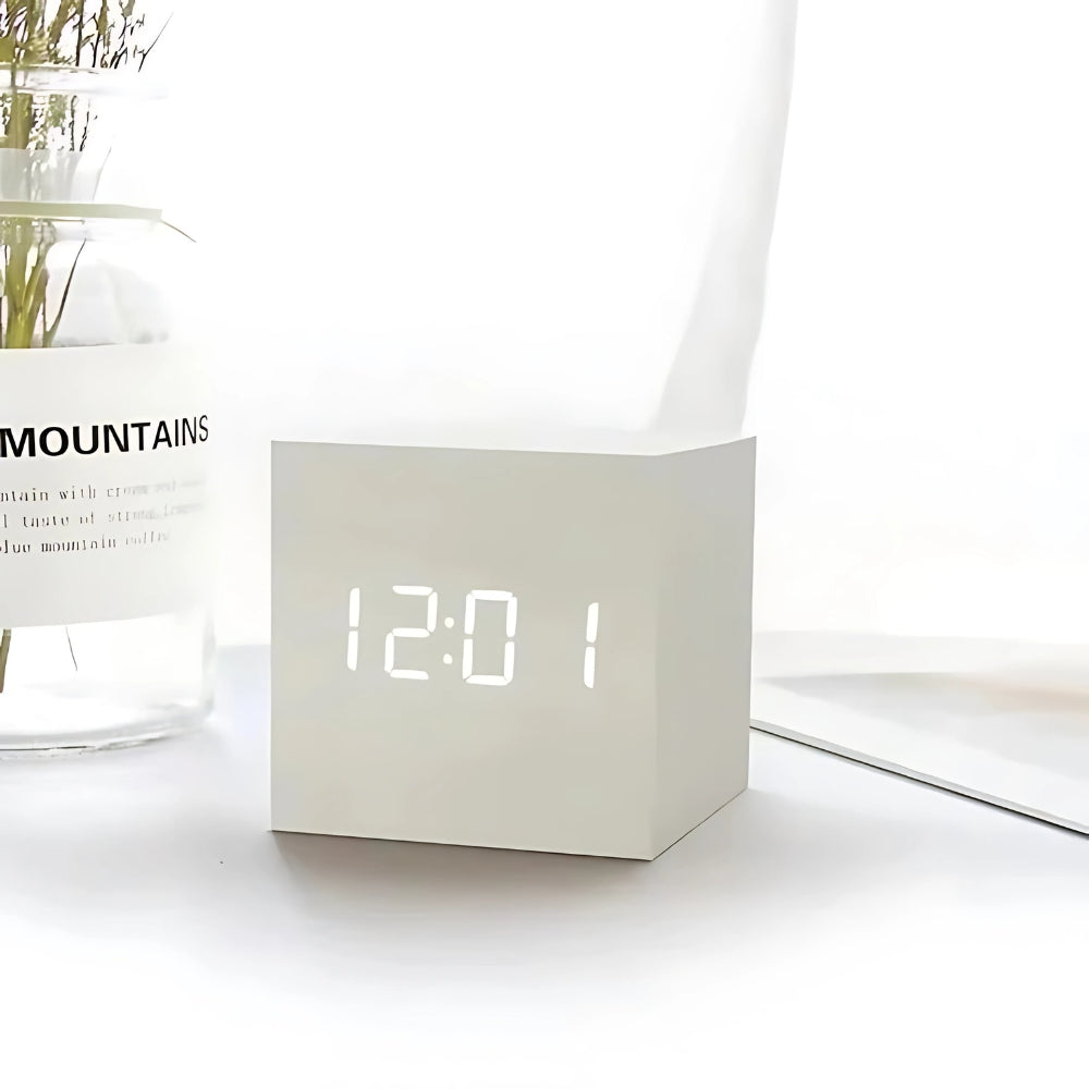 Moderne LED-vekkerklokke i kubeform