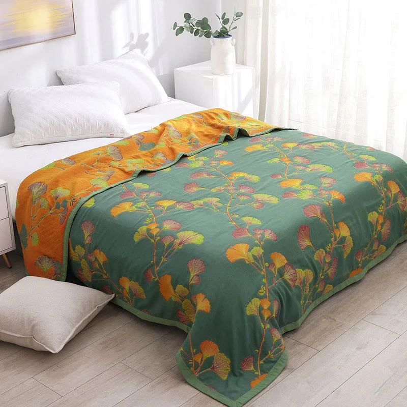 Vendbart sengeteppe med jacquard og ginkgoblader