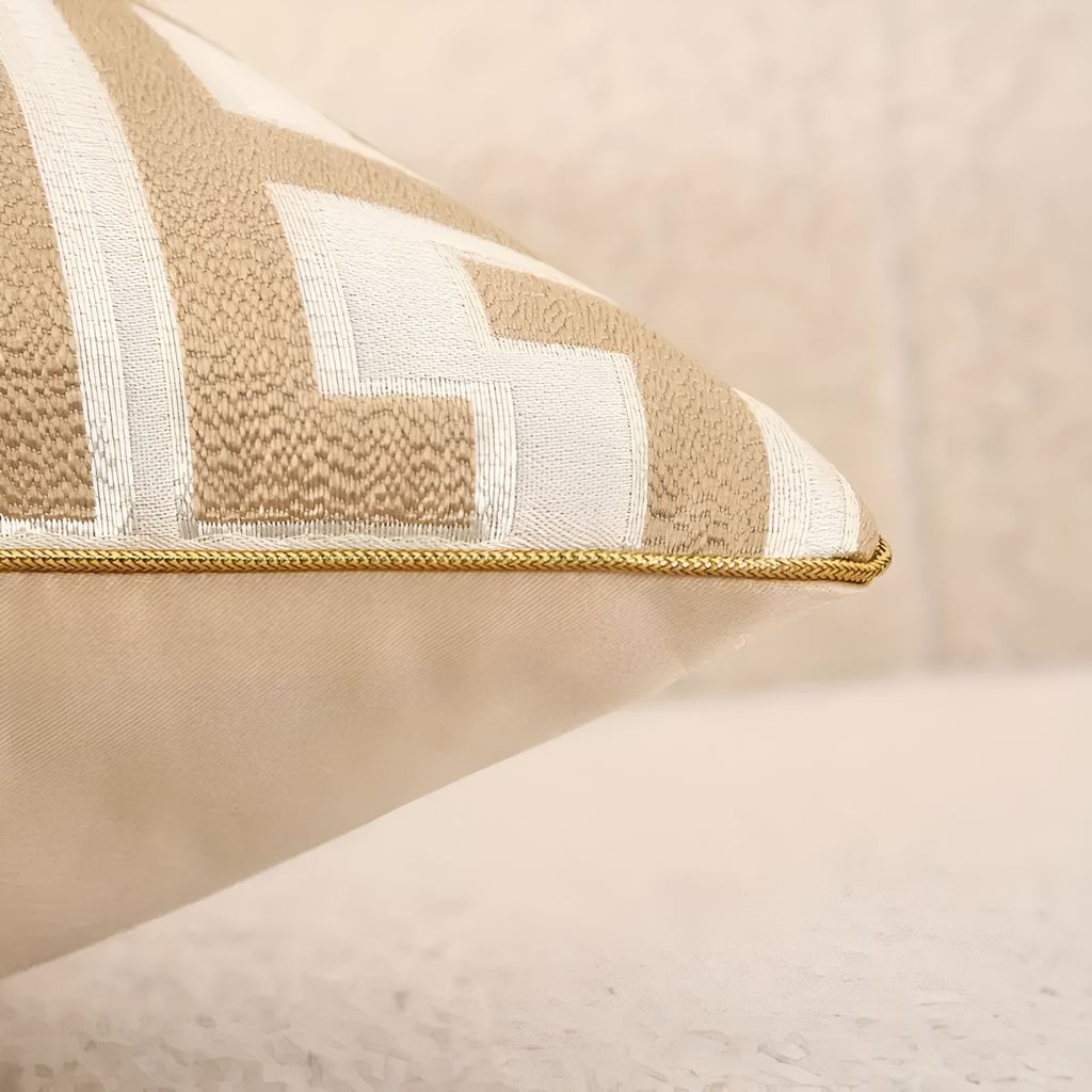 Luksuriøst putetrekk i geometrisk jacquard