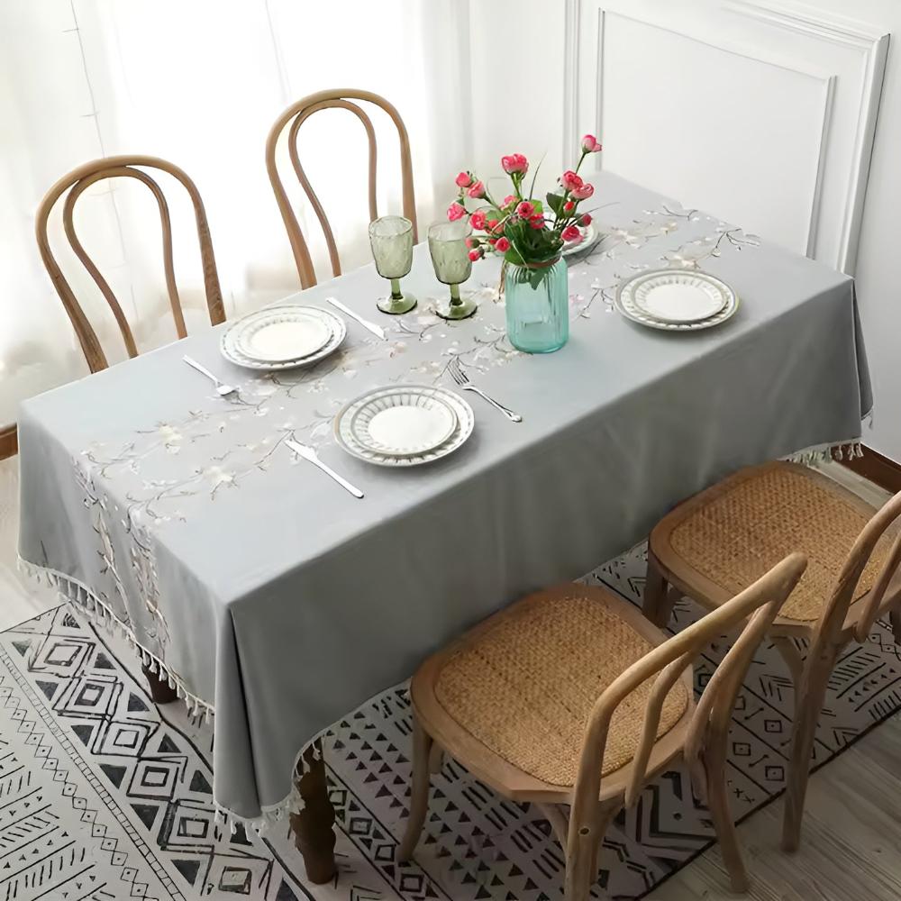 Elegant duk med vevde blomster