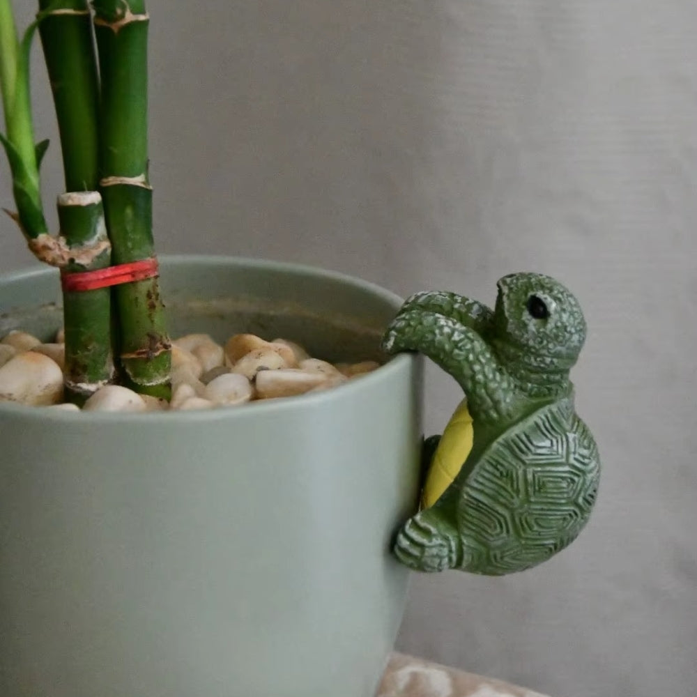 Arden hengende skilpaddefigur i resin