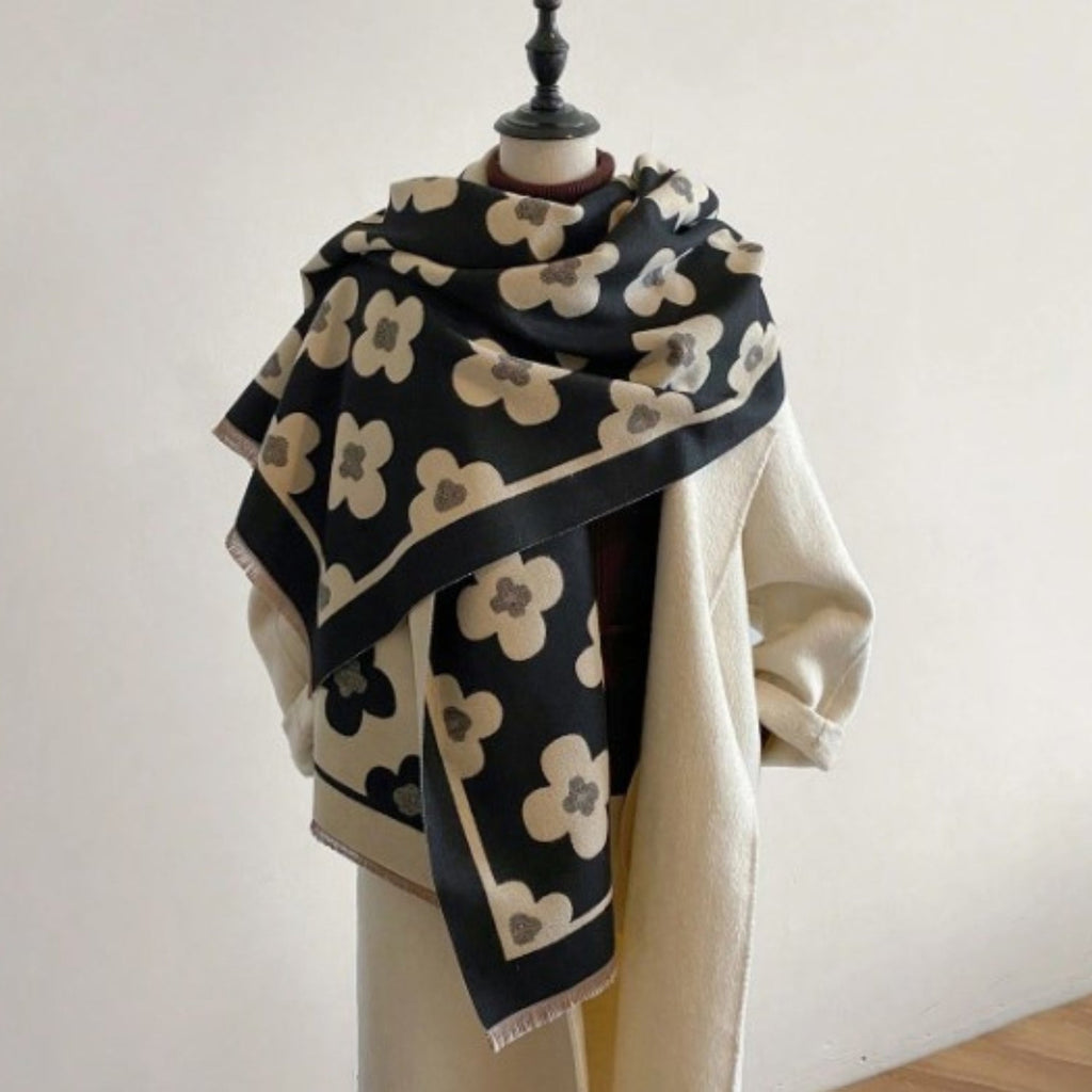 Klassisk vinterskjerf med blomster