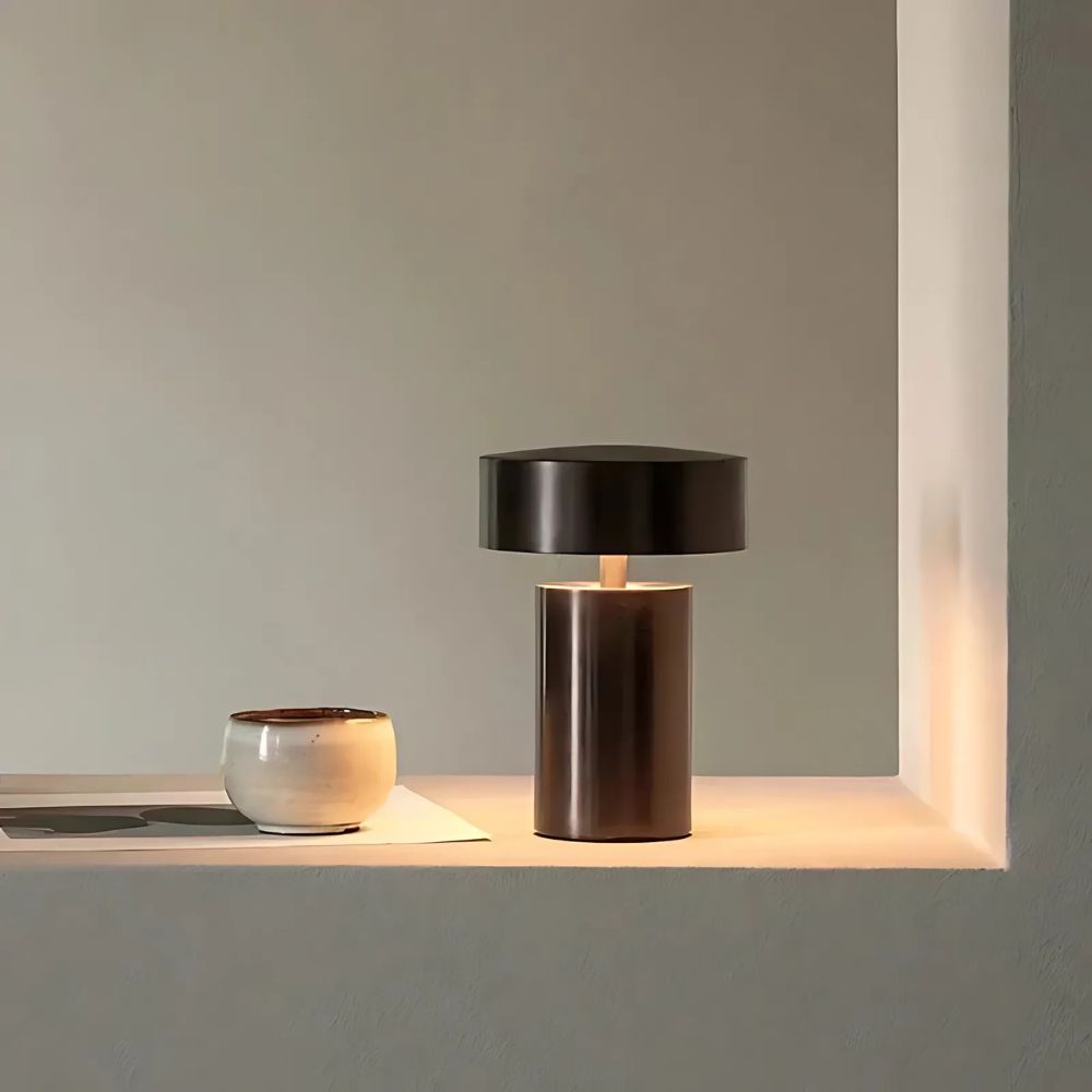 Lumé LED-bordlampe i søyleform – Brushed Sølv