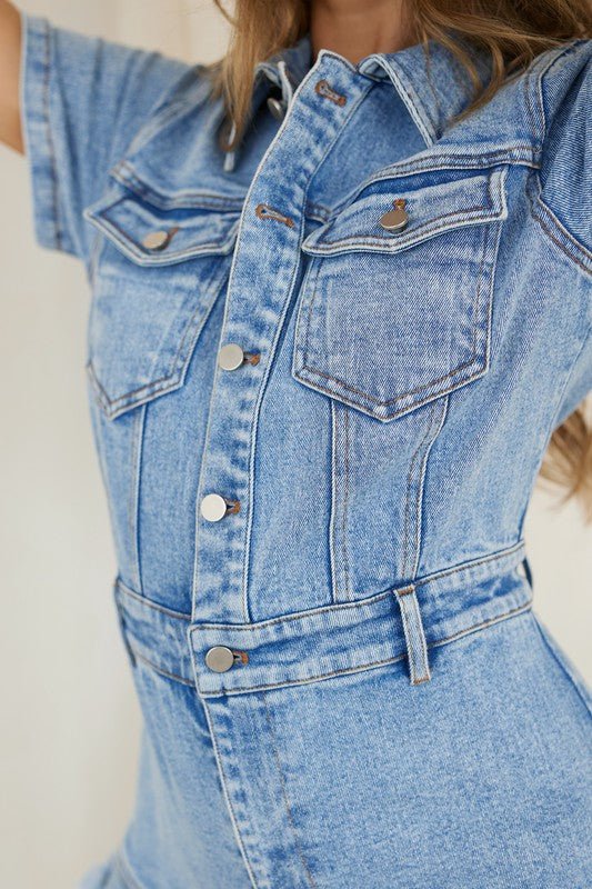Dame Romper med Knapper og Frayed Hem i Denim - NordHjem