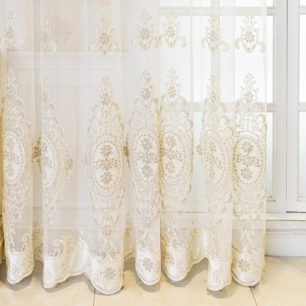 Elyvia brodert klassisk blondegardin