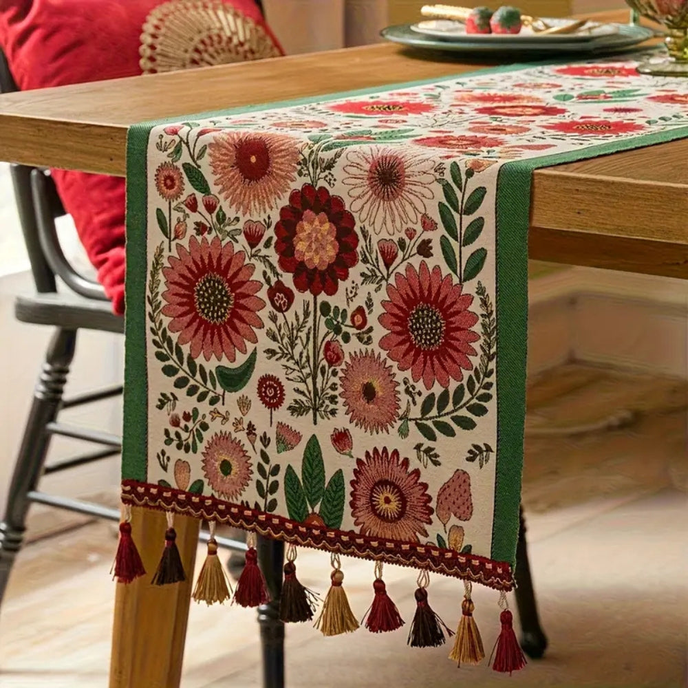 Brodert bordløper med blomster og dusker