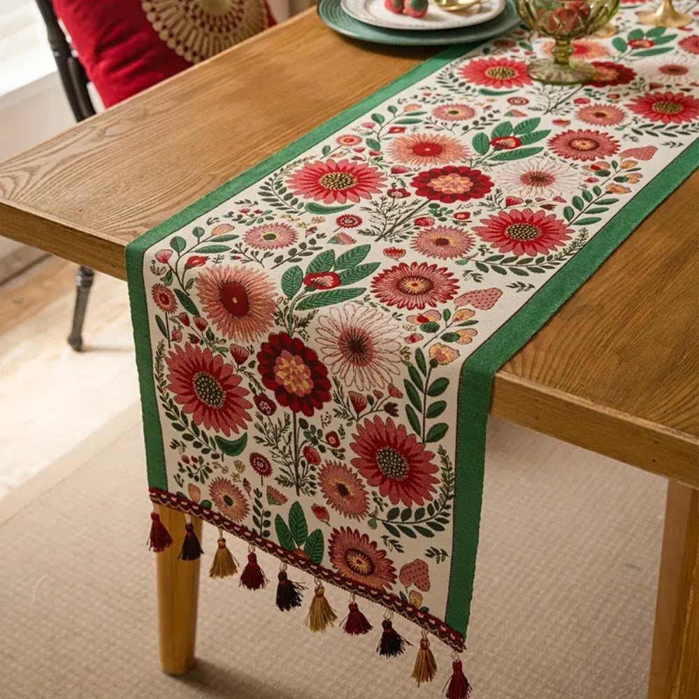 Brodert bordløper med blomster og dusker – 14"x47"