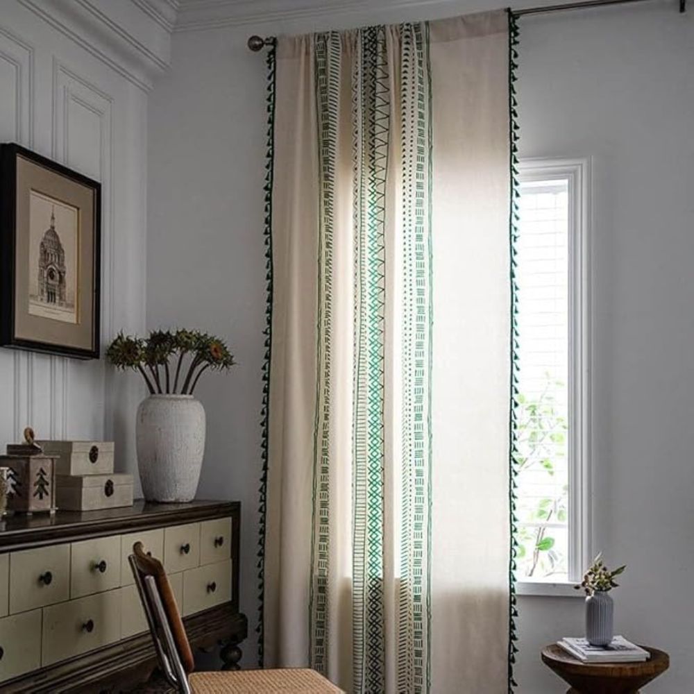 Emerald Tribe boho-gardin med dusker