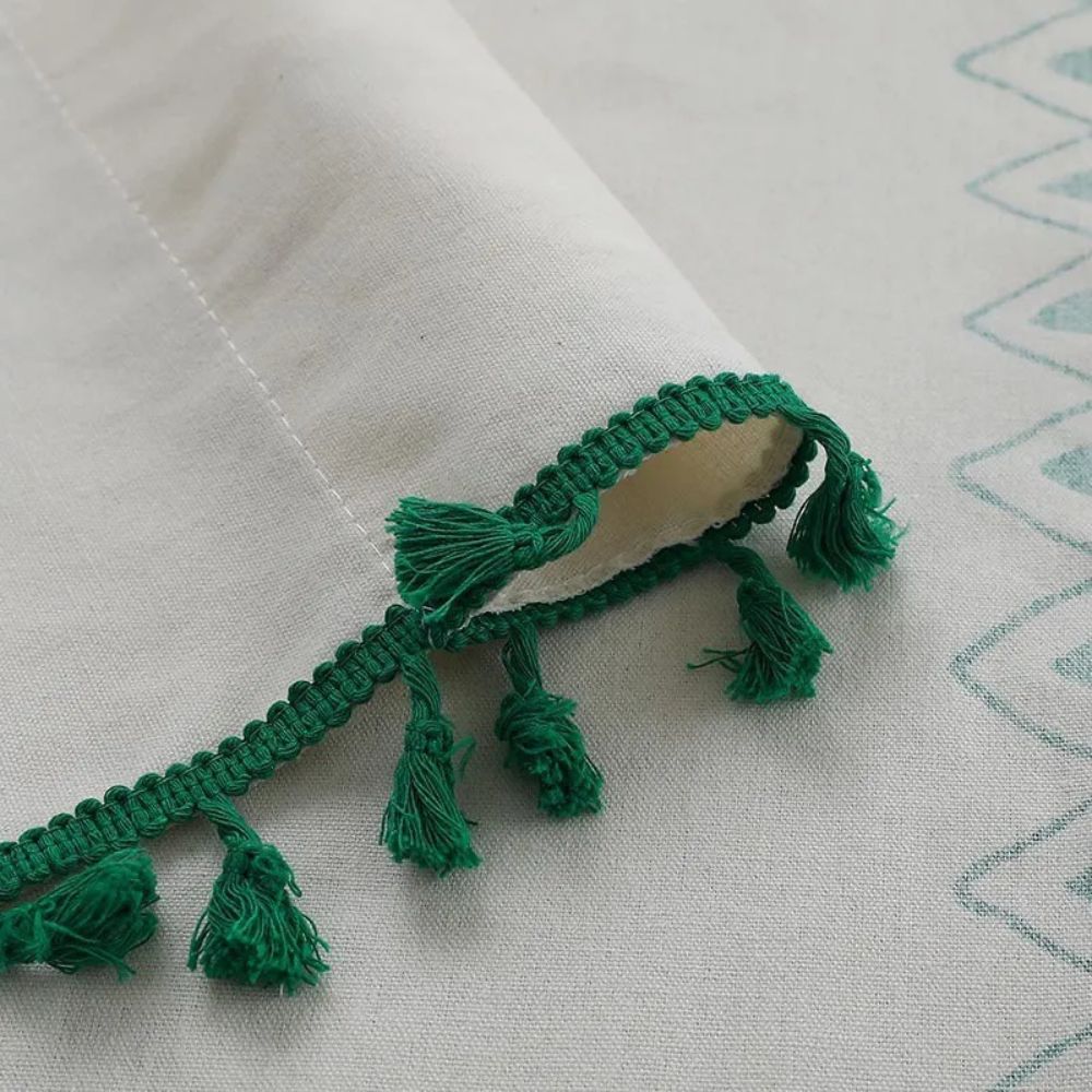Emerald Tribe boho-gardin med dusker