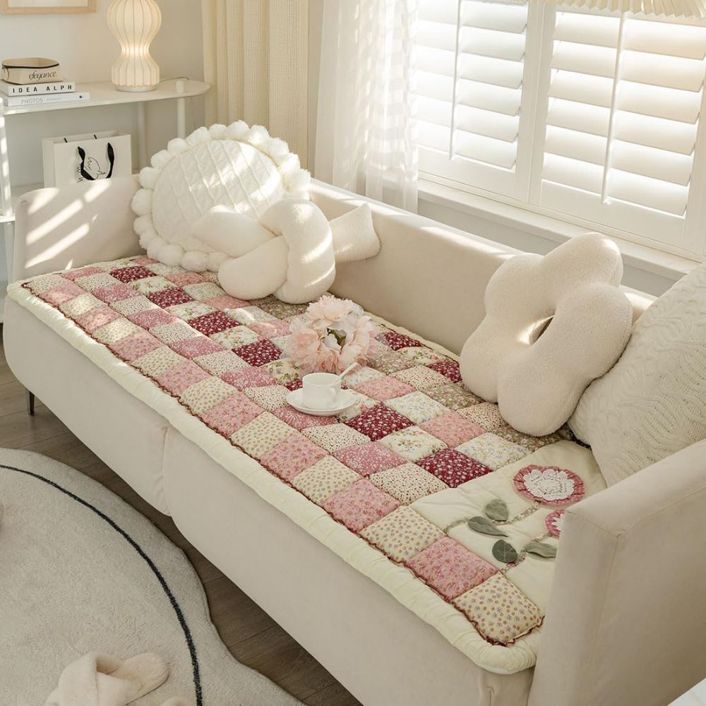 Quiltet sofatrekk med blomster – Oliven Bloom