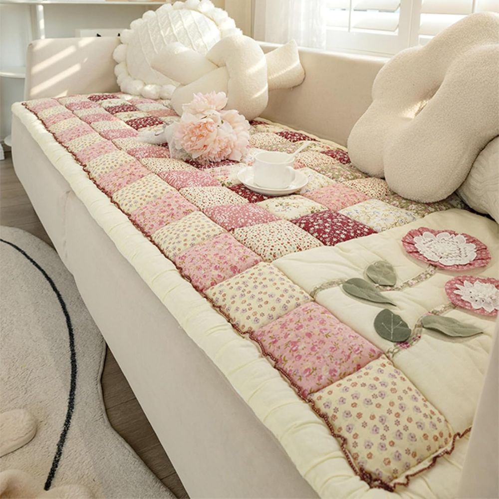 Quiltet sofatrekk med blomster
