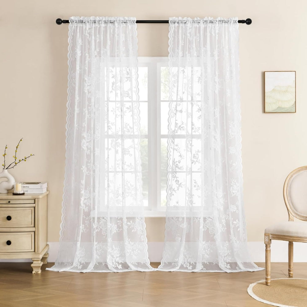 Transparente gardiner med blomster