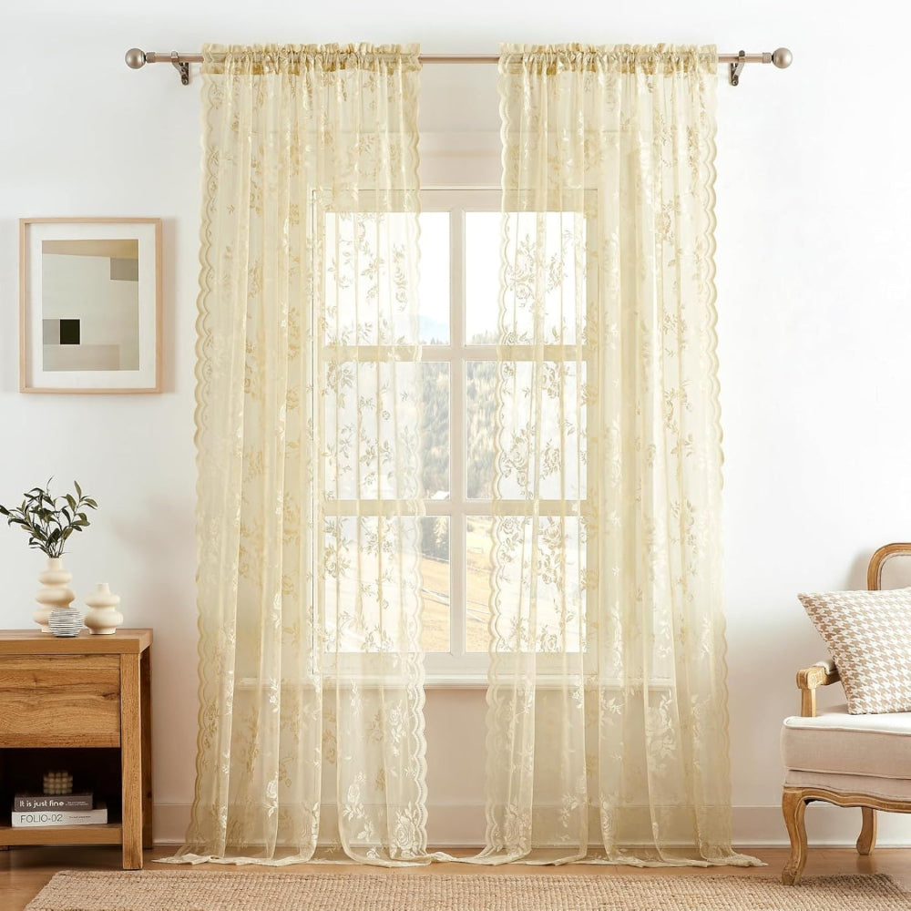 Transparente gardiner med blomster