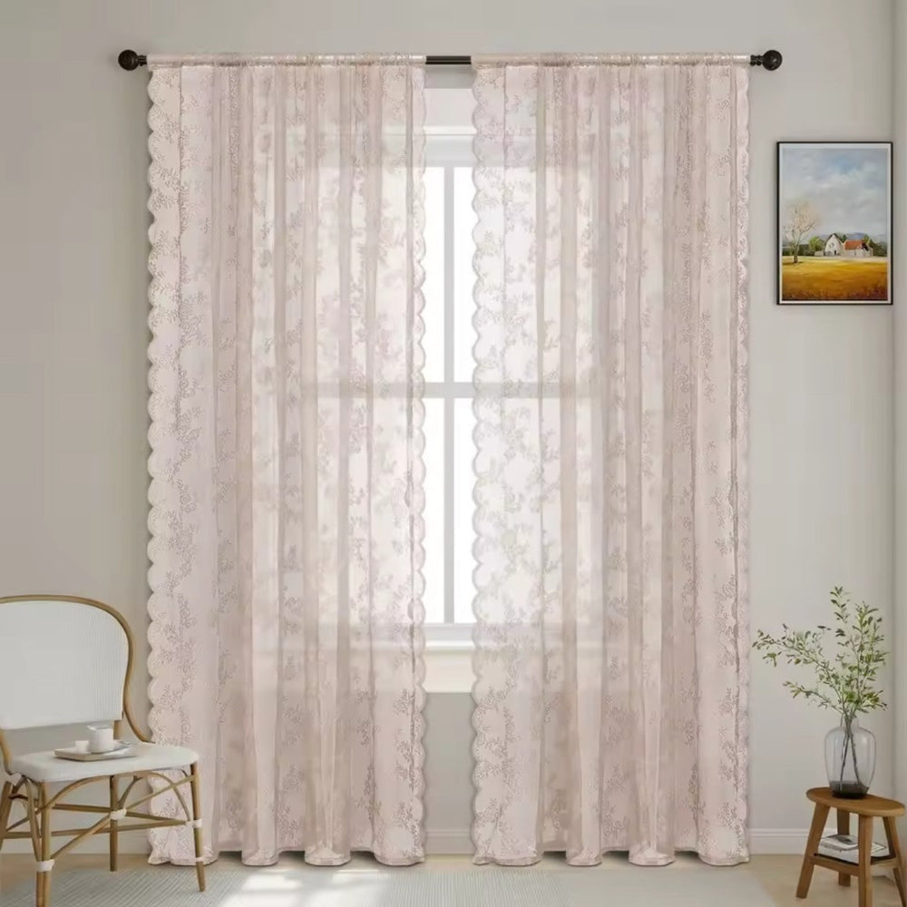 Transparente gardiner med blomster