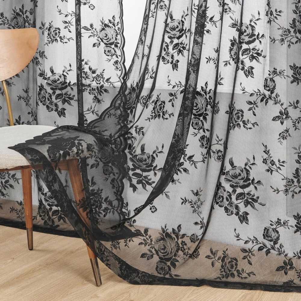 Transparente gardiner med blomster