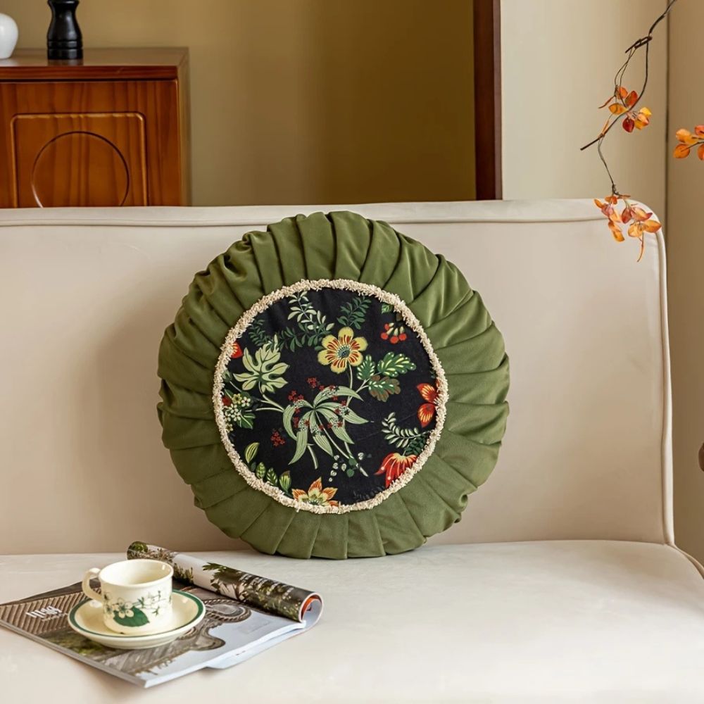 Rund fløyelspute med blomsterblanding