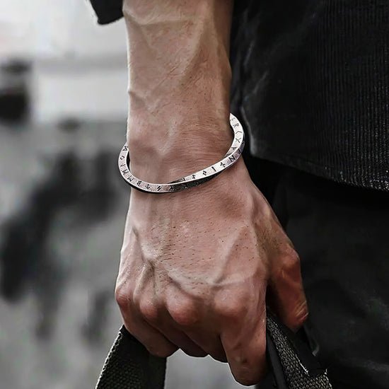 Viking Valor Mobius armbånd - Oppdag vikingenes kraft og styrke - NordHjem